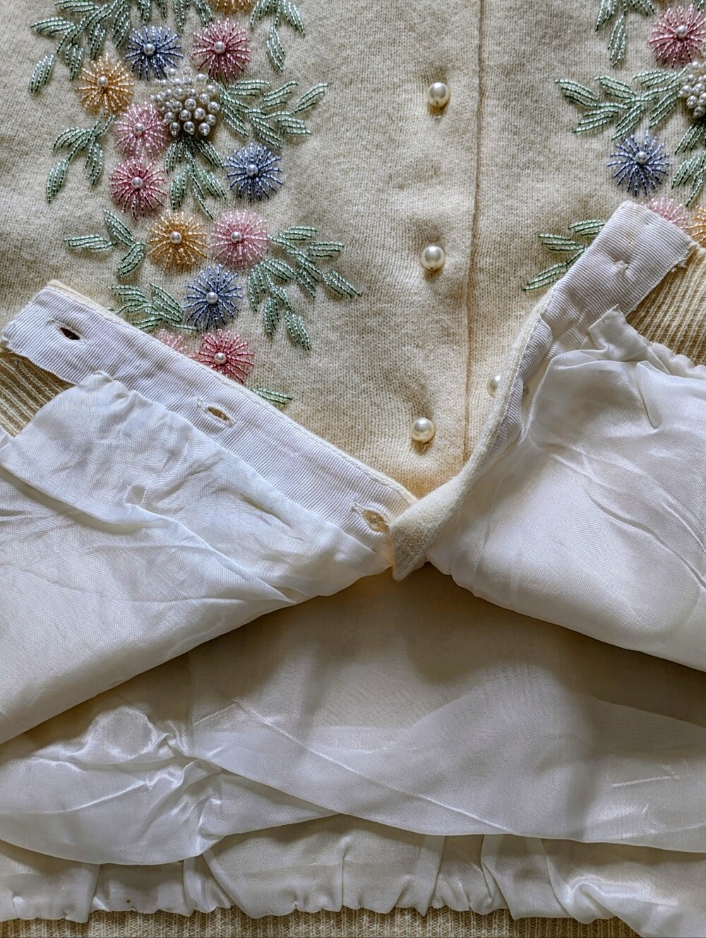 Vintage Ivory Embroidered & Pastel Beaded Floral Cardigan with Pearly Buttons - Picture 7 of 9